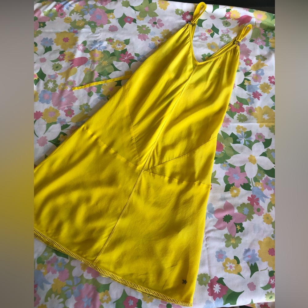 Sweet as Silk, Bright Yellow Hurley Slip Dress. Size L.🤩🌞🌻